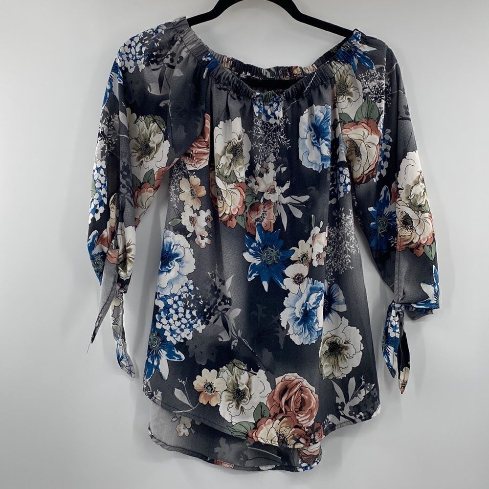 3For$20 White Birch Black Floral Blouse size Small